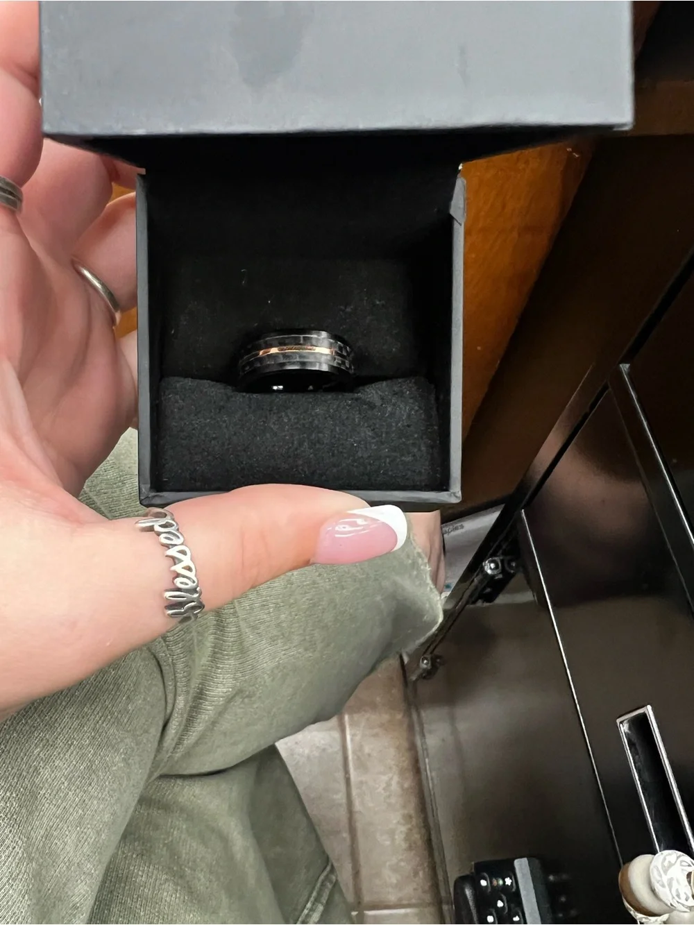 Kay Jewelers bold black